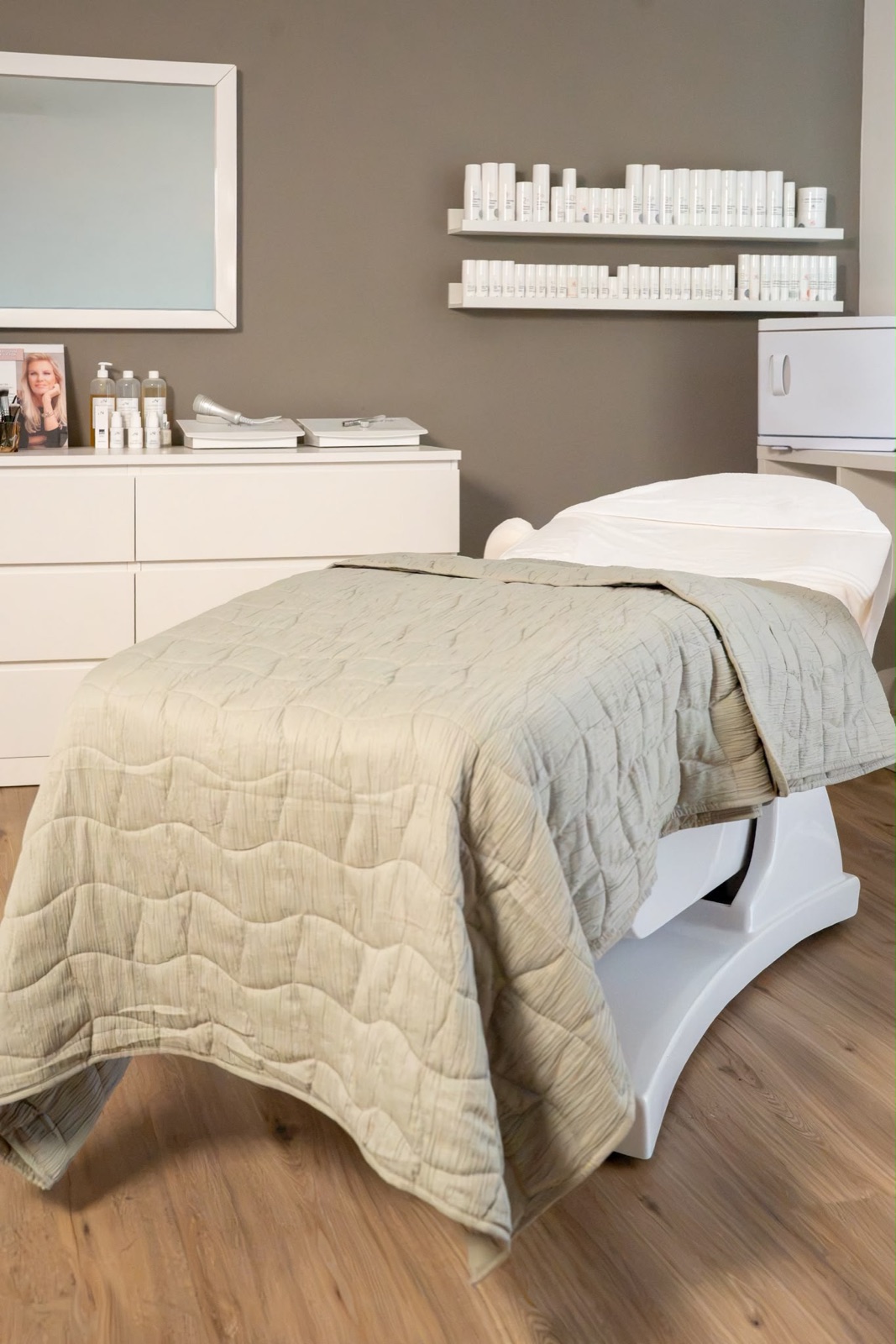 Behandlungsliege mit Decke