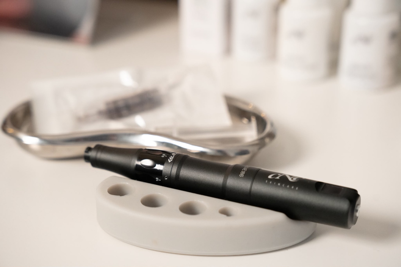 Needling-Pen auf der Ablage